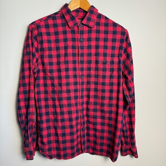 Banana Republic Men's Red/Black Check Untucked Slim Fit Button Up‎ Shirt Medium - Picture 1 of 13